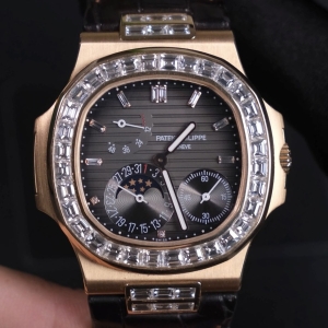 Patek Philippe Nautilus  5724R-001